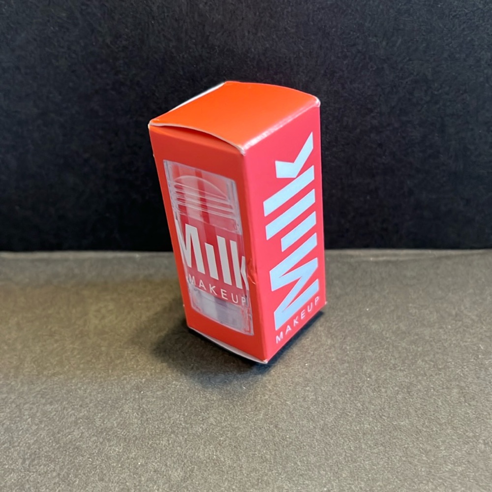 NIB Milk make-up. Watermelon brightening serum
